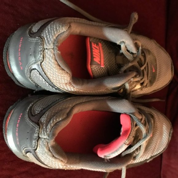 Nike Womens Reax Run Dominate Gray Pink Size US 7.5 - Picture 4 of 8